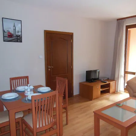 Efir Holiday Village شقة